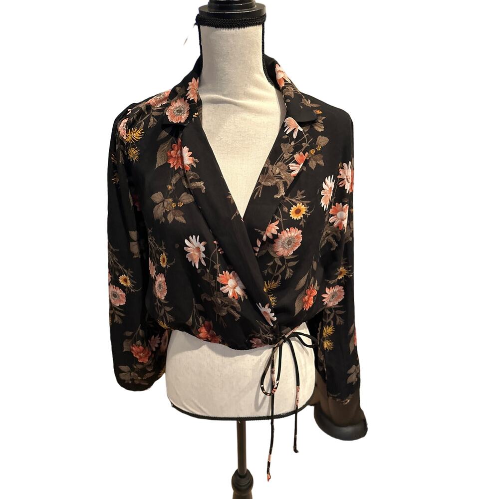 Women’s Forever 21 Floral Wrap Top. Size Small